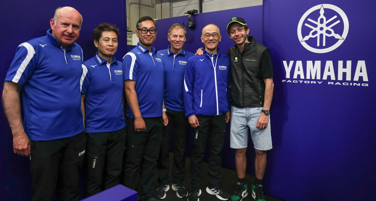 Valentino Rossi signs as Yamaha Brand Ambassador: 